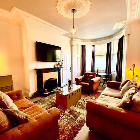 Anchored Homely Apartment In Historic Centre Paisley Exterior foto