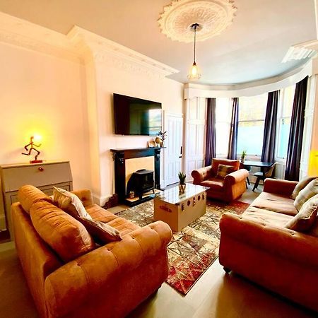 Anchored Homely Apartment In Historic Centre Paisley Exterior foto