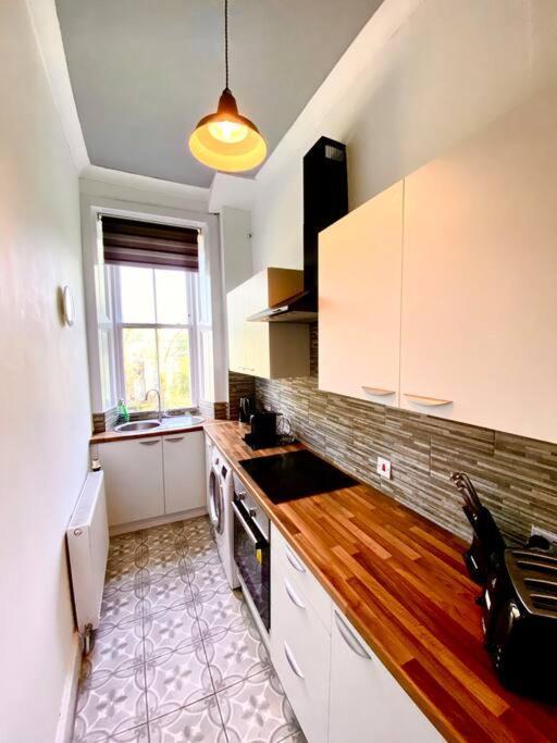 Anchored Homely Apartment In Historic Centre Paisley Exterior foto