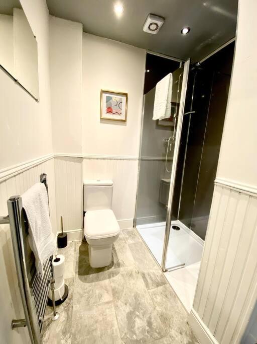 Anchored Homely Apartment In Historic Centre Paisley Exterior foto