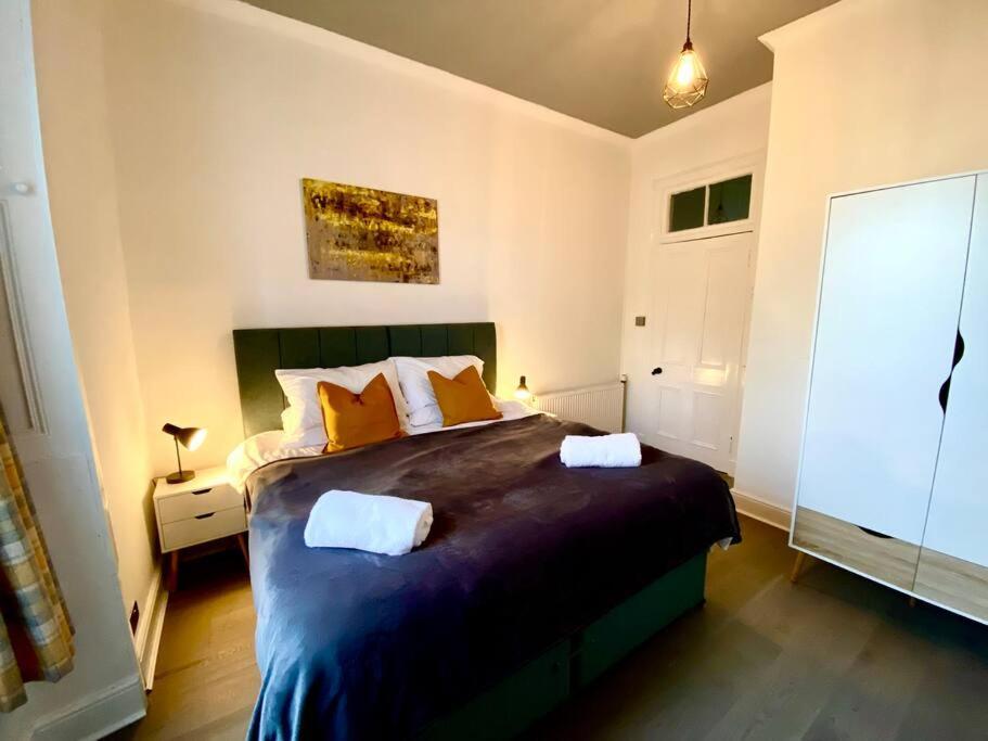 Anchored Homely Apartment In Historic Centre Paisley Exterior foto